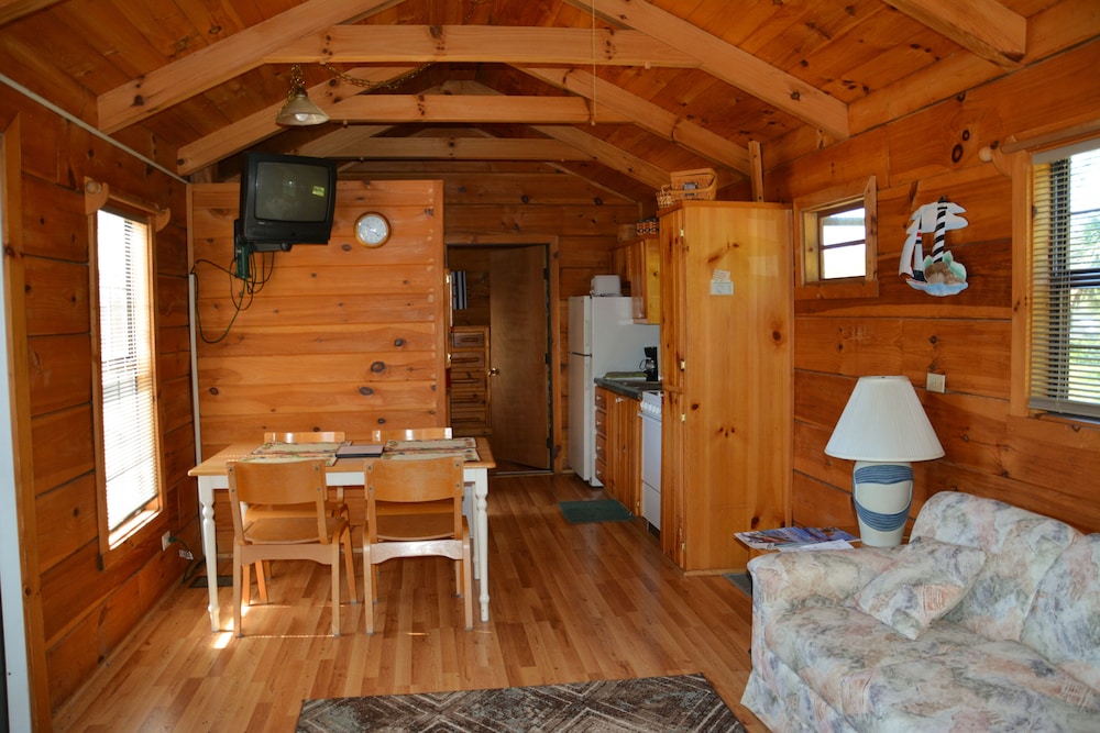 Cabin, 2 Bedrooms (Cabin 60) photo 1