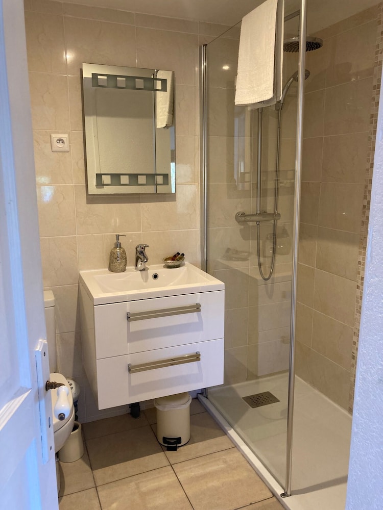 Double or Twin Room, Ensuite (La Terrasse) photo 2