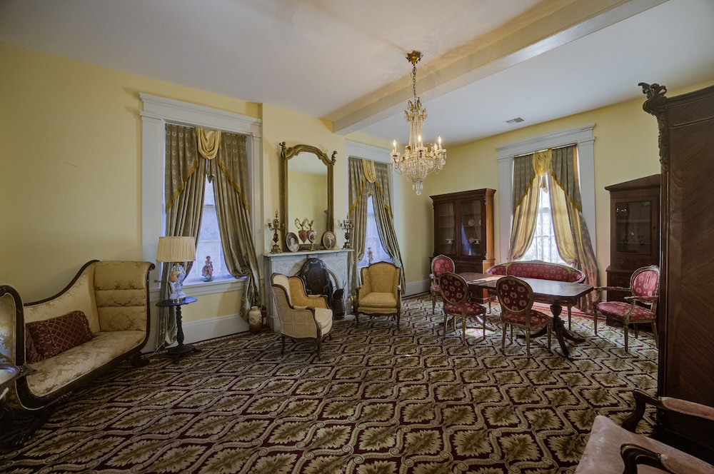 John and Elizabeth Klein's Grand Suite #9