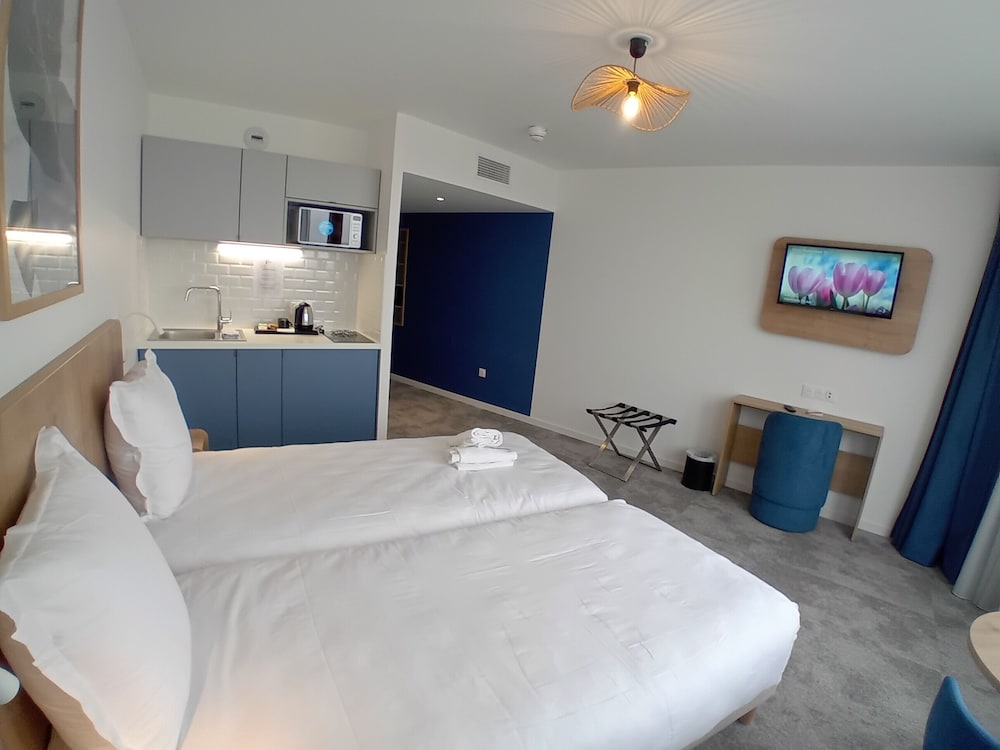 Classic Studio, 2 Twin Beds - Photo 1