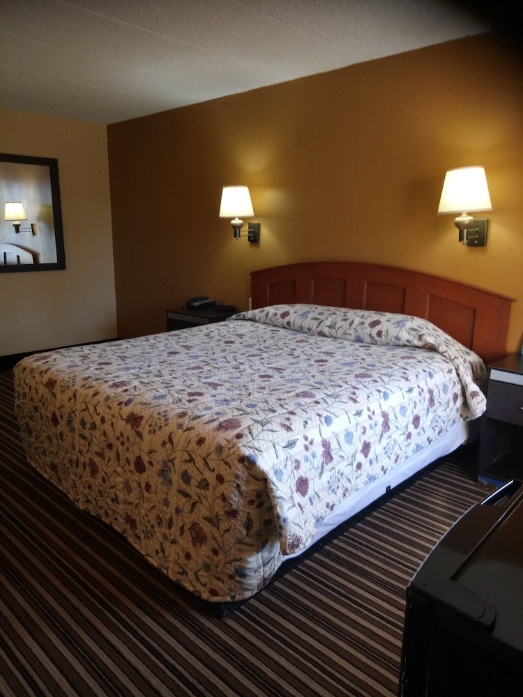 One Queen Bed Non Smoking - Photo 1