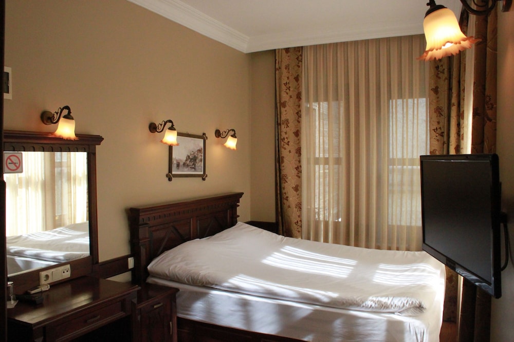 Standard Double Room Single Use, City View photo 1