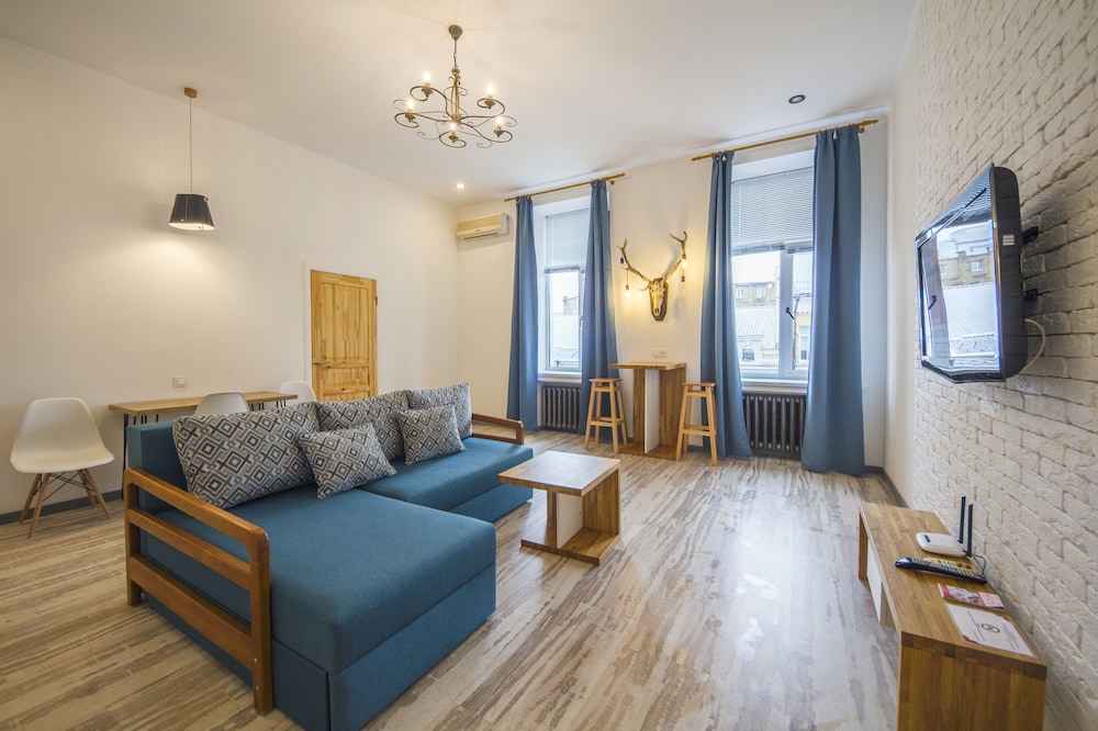 Deluxe 1 Bedroom Apartment - Y. Chykalenka Str., 11A