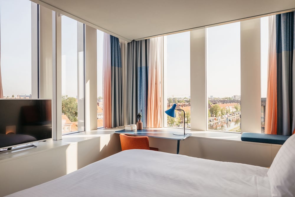 Standard Room, 1 King Bed photo 2