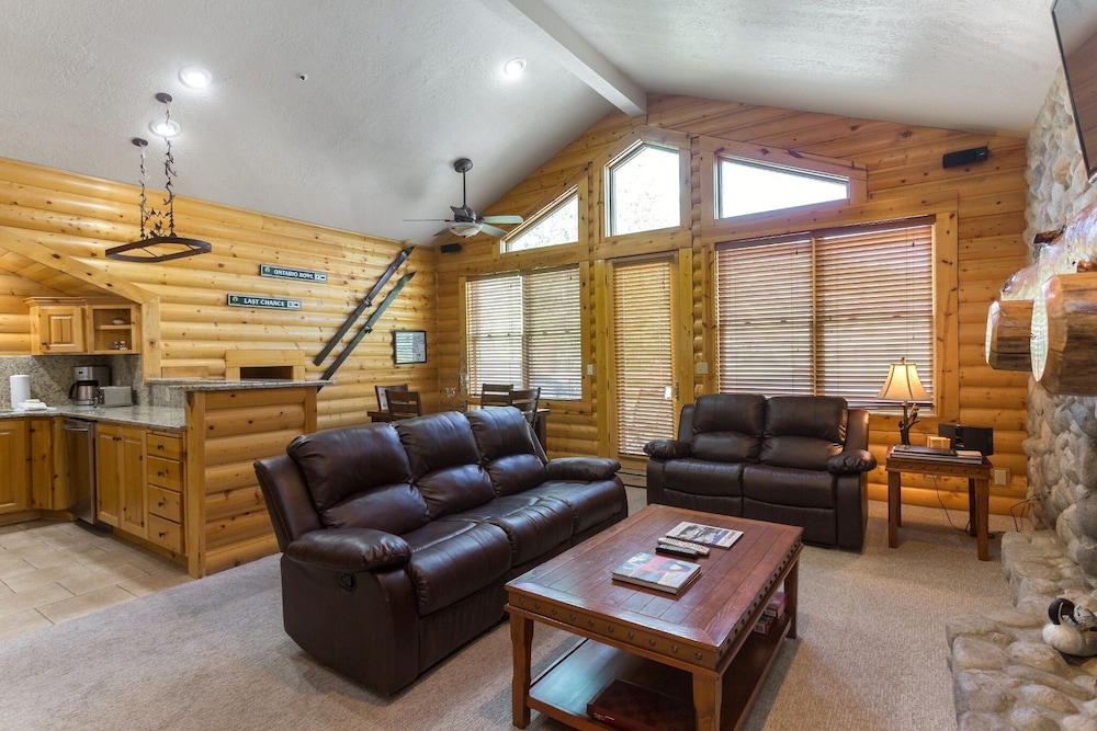 Condo, 2 Bedrooms