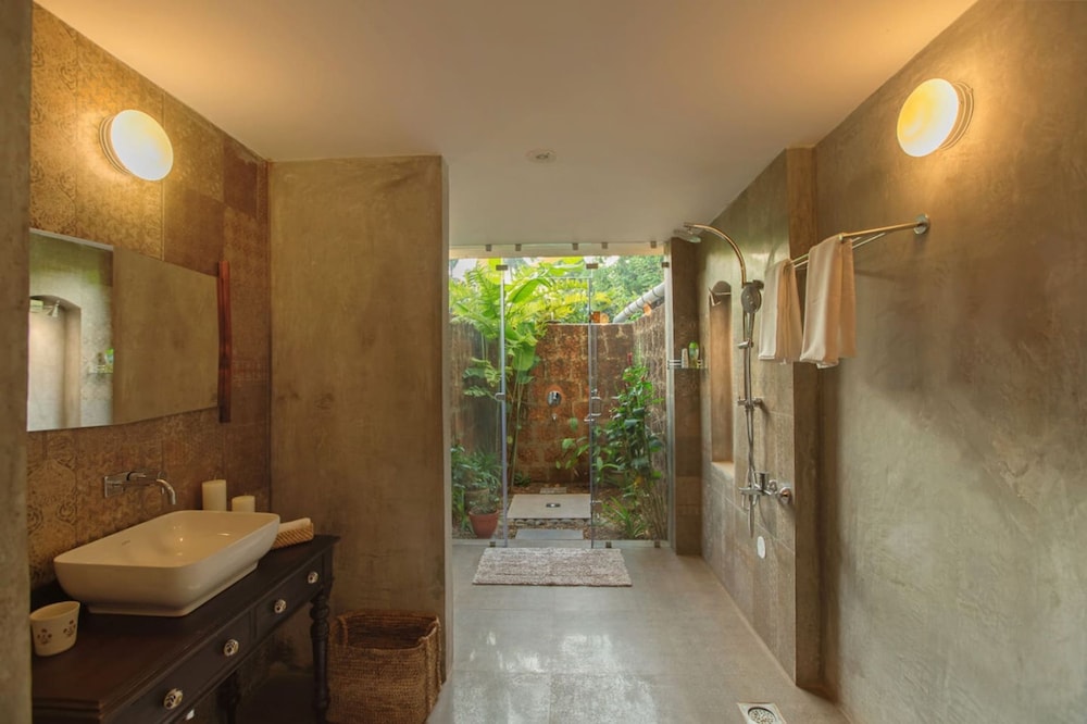 Villa photo 2