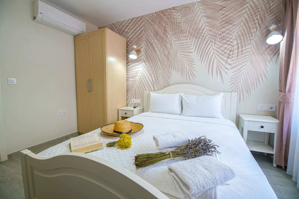 Honeymoon Double Room photo 3