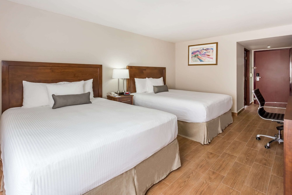 Room, 2 Queen Beds, Non Smoking - Photo 4