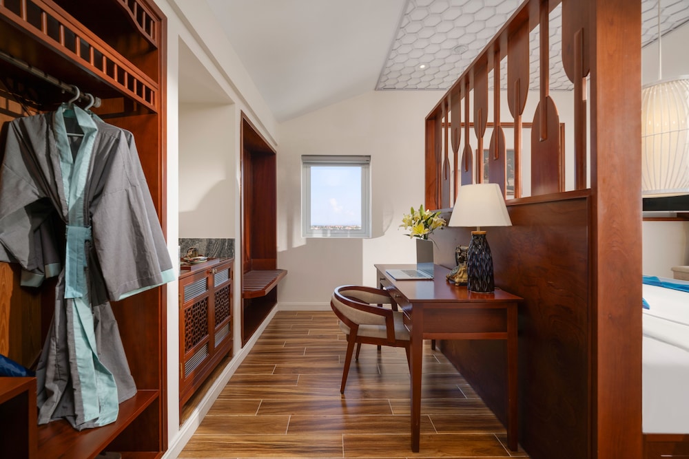 Amina Grand Village + 30 minutes massage per stay - Photo 3