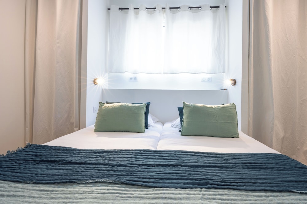 Comfort Quadruple Room, Garden View - Photo 11