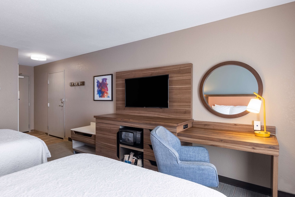 Room, 2 Double Beds, Non Smoking - Photo 3