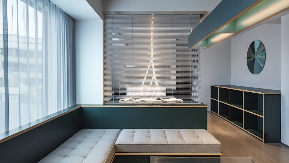 Weekend Suite on the Top Floor - Non Smoking [MAX 3 Guests: 2 adults and 1 child (under 5 years old) photo 2