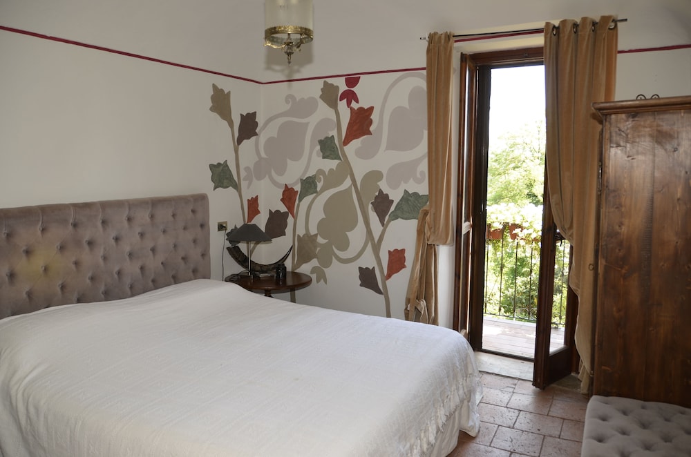 Double Room, 1 Queen Bed photo 1