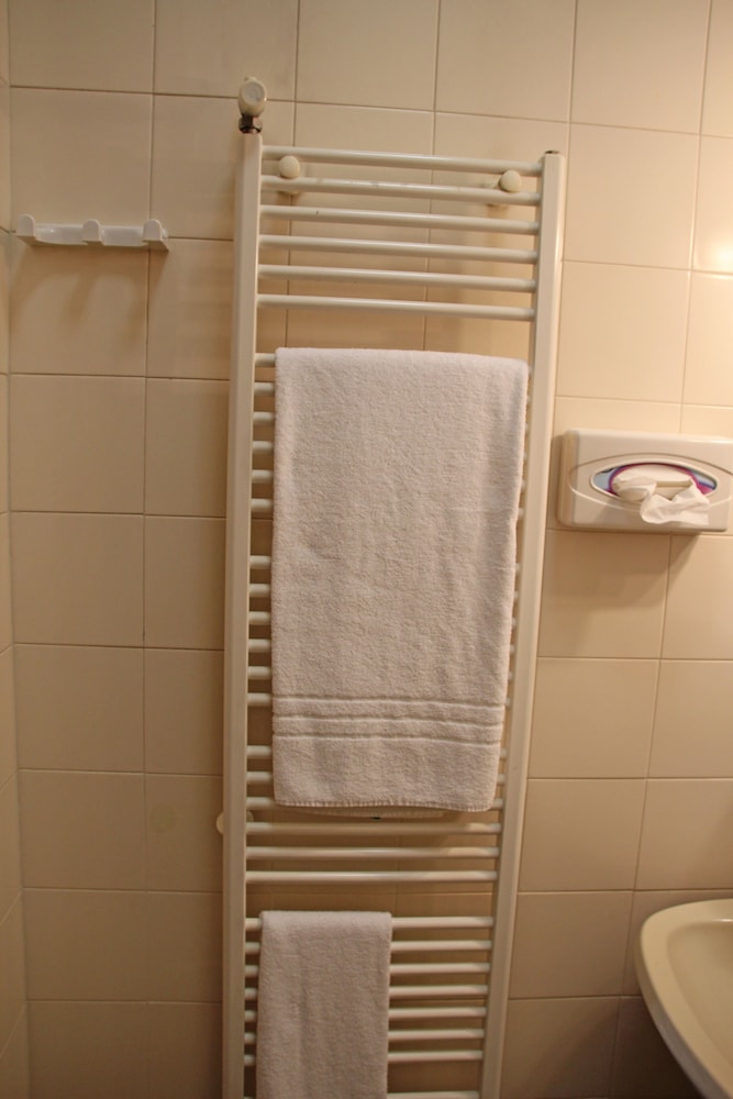 Standard Triple Room - Photo 5