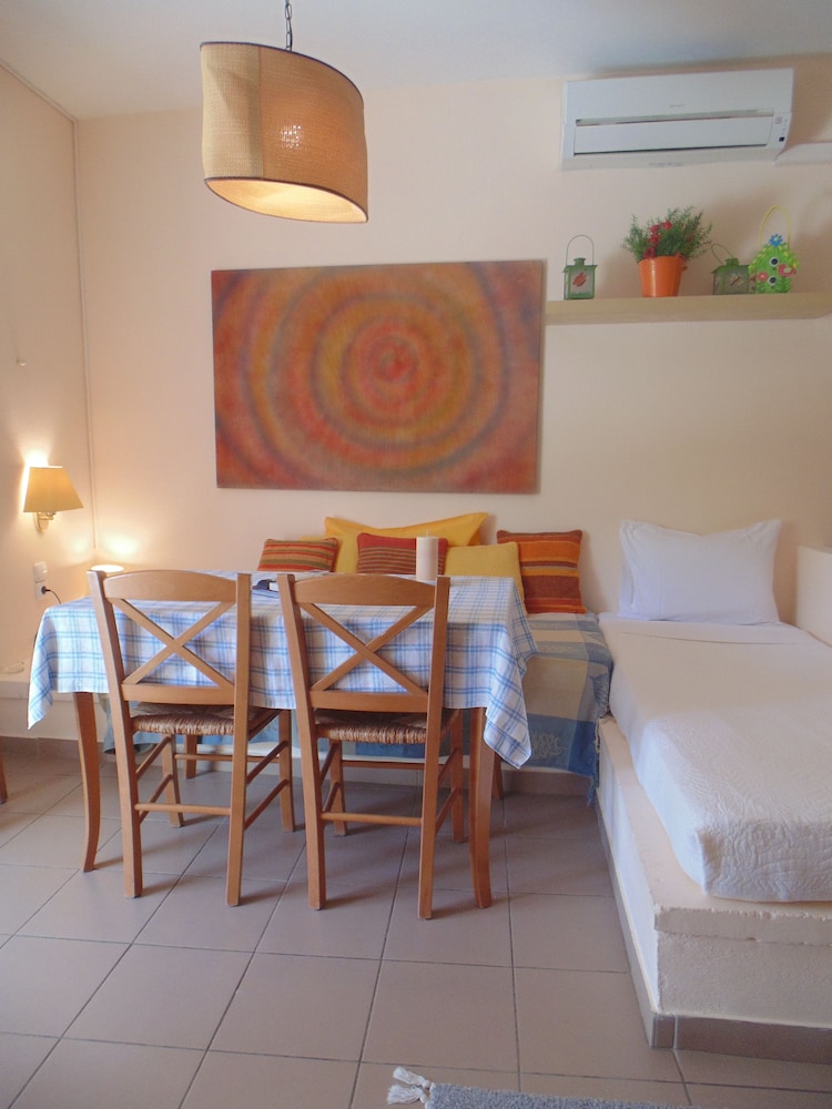 Apartment, 2 Bedrooms - Photo 2