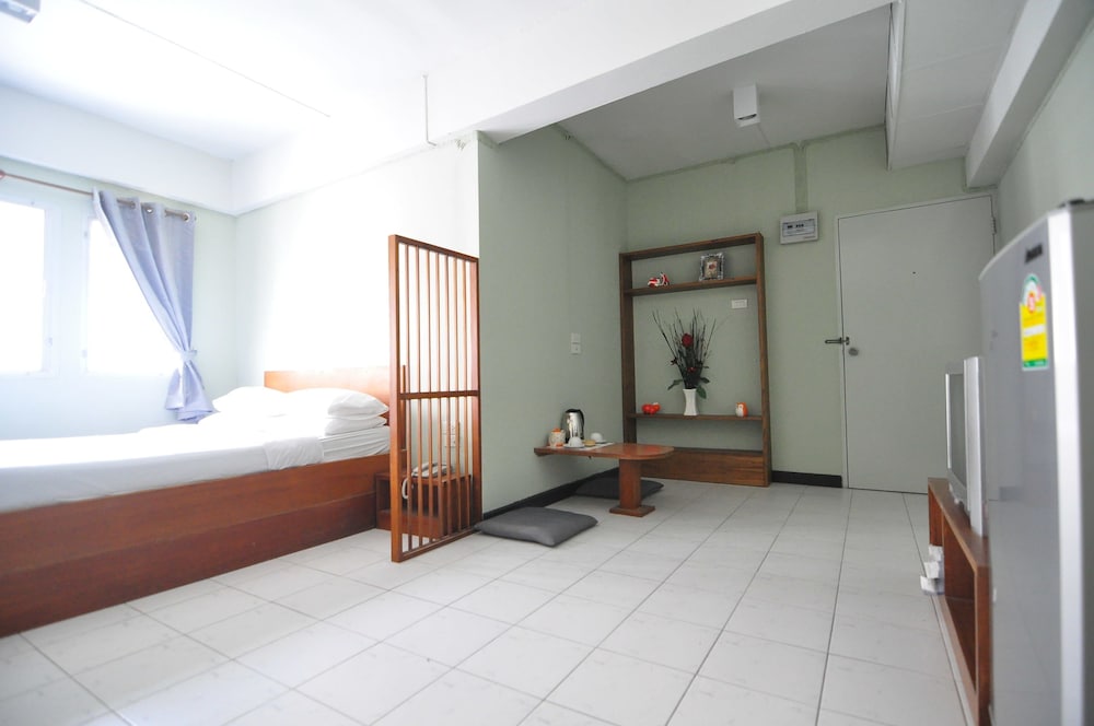 Studio, 1 Queen Bed photo 3