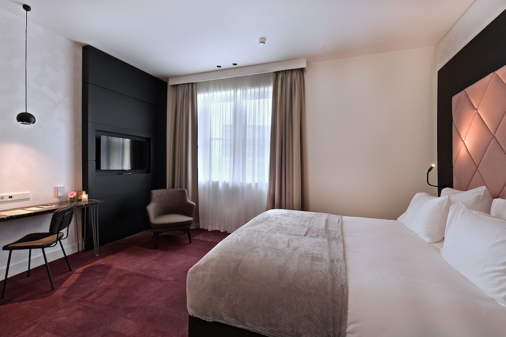 Deluxe Double Room, 1 King Bed photo 3