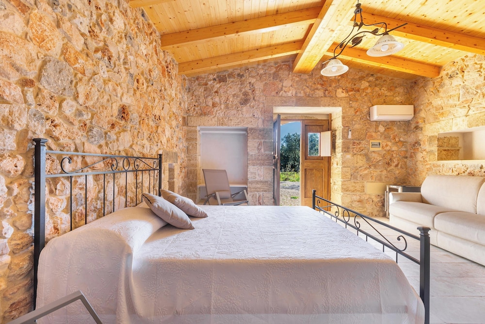 Villa photo 2