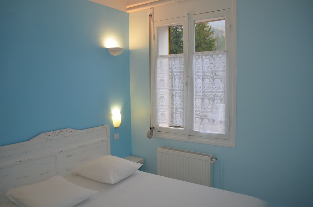 Standard Double Room, 1 Double Bed, Private Bathroom - Photo 1
