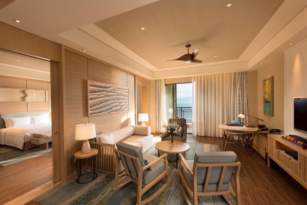 Deluxe Suite, Lake View photo 2