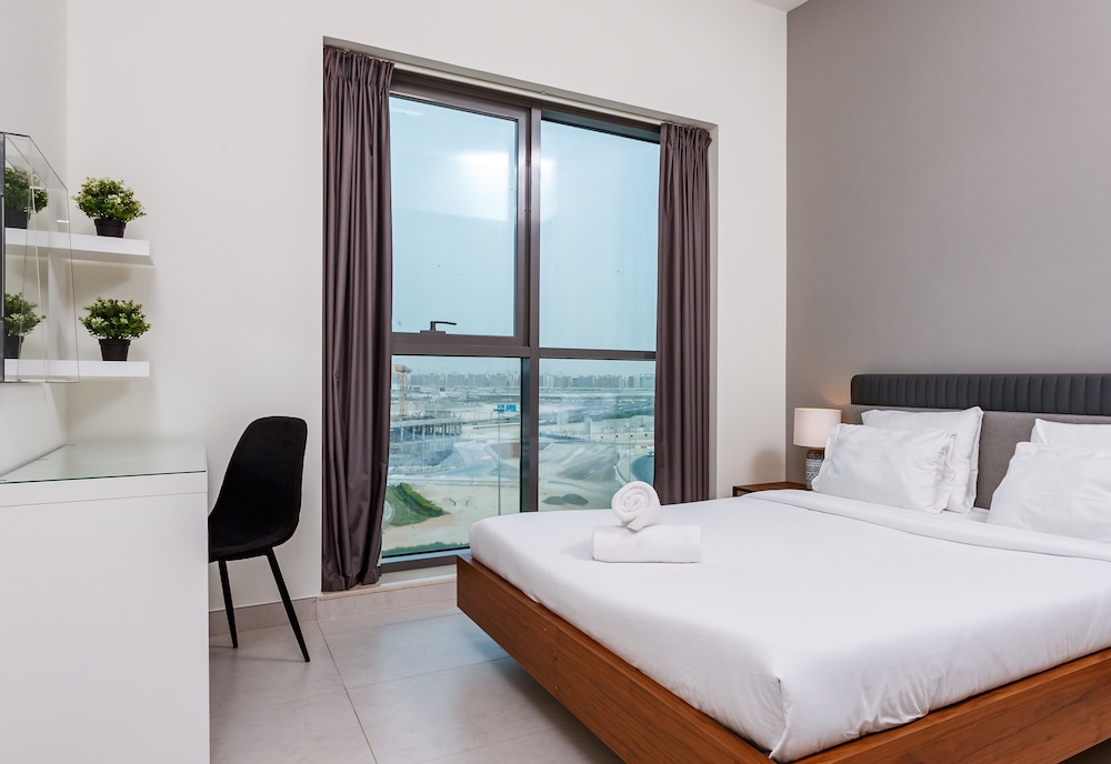 Business Apartment, 1 King Bed, Non Smoking, Balcony photo 2