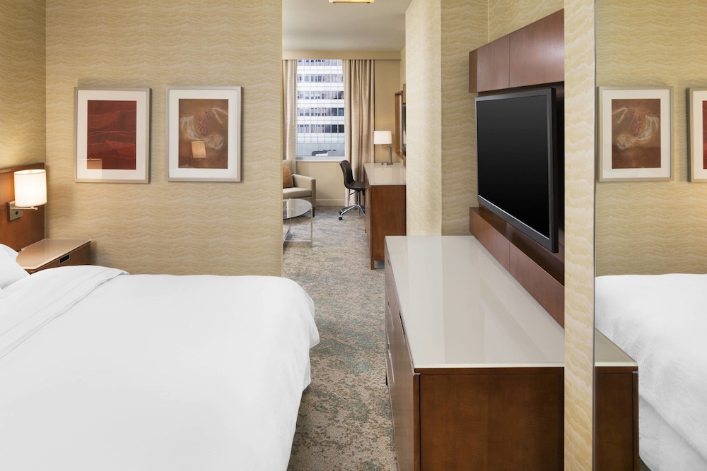 Studio Suite, 1 King Bed with Sofa bed, City View - Photo 1