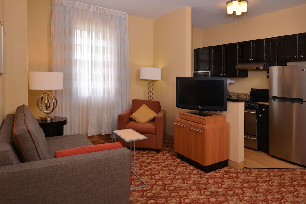 Suite, 2 Bedrooms - Photo 6