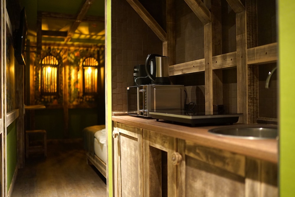 Standard Studio, Private Bathroom - Photo 17