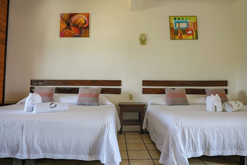 Standard room with sea view, 2 king beds photo 2