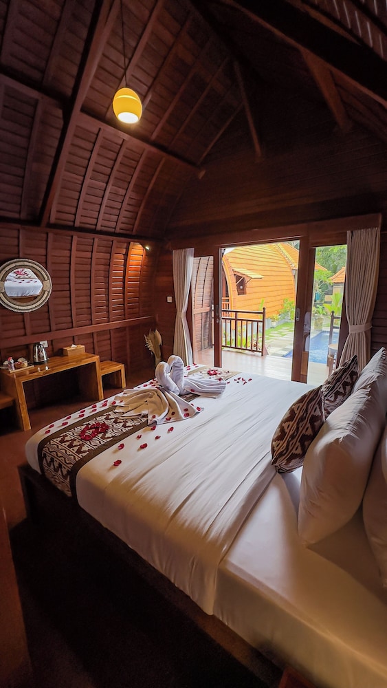 Double Room, Kitchen, Courtyard View