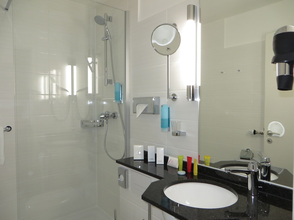 Business Double Room, Garden View thumbnail 5