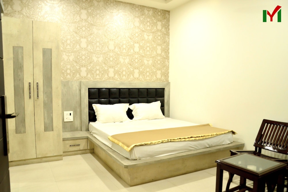 Deluxe Room - Photo 8