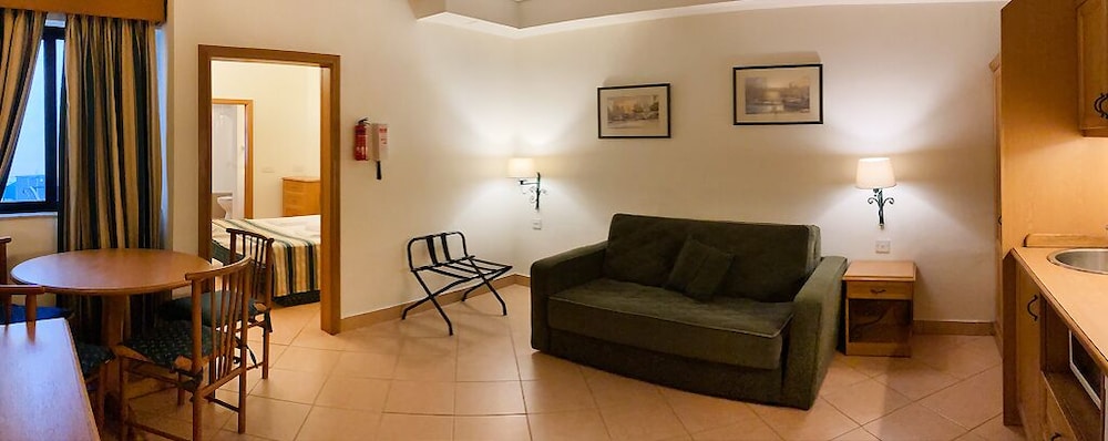 One Bedroom Apartment - Photo 4