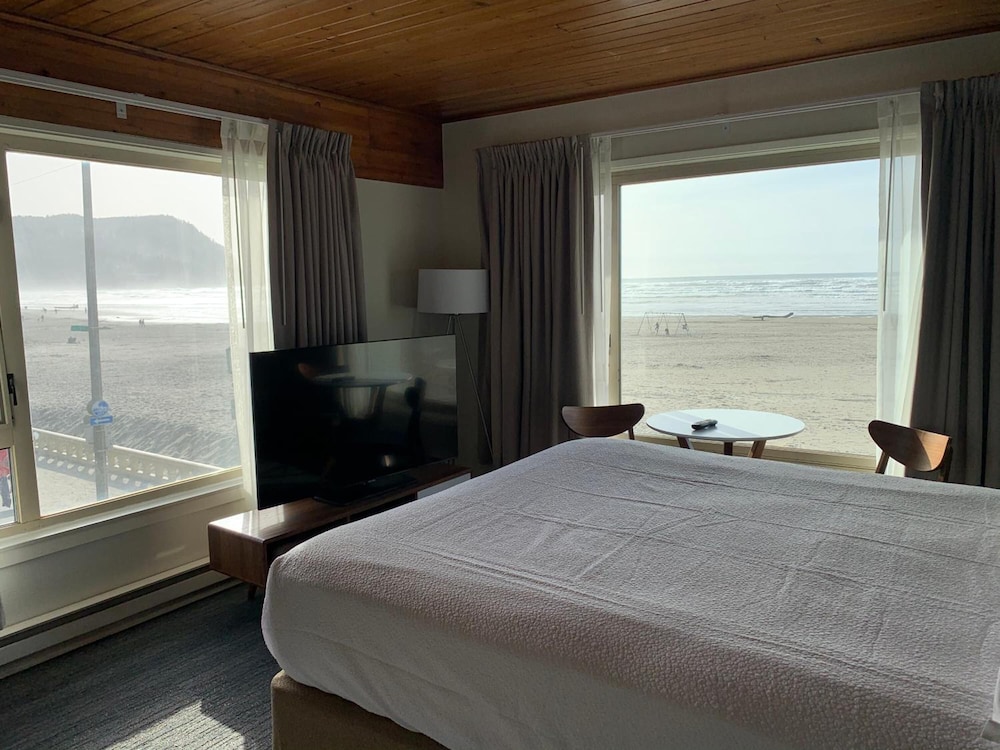 Ocean Front Junior Suite-Corner Room photo 3