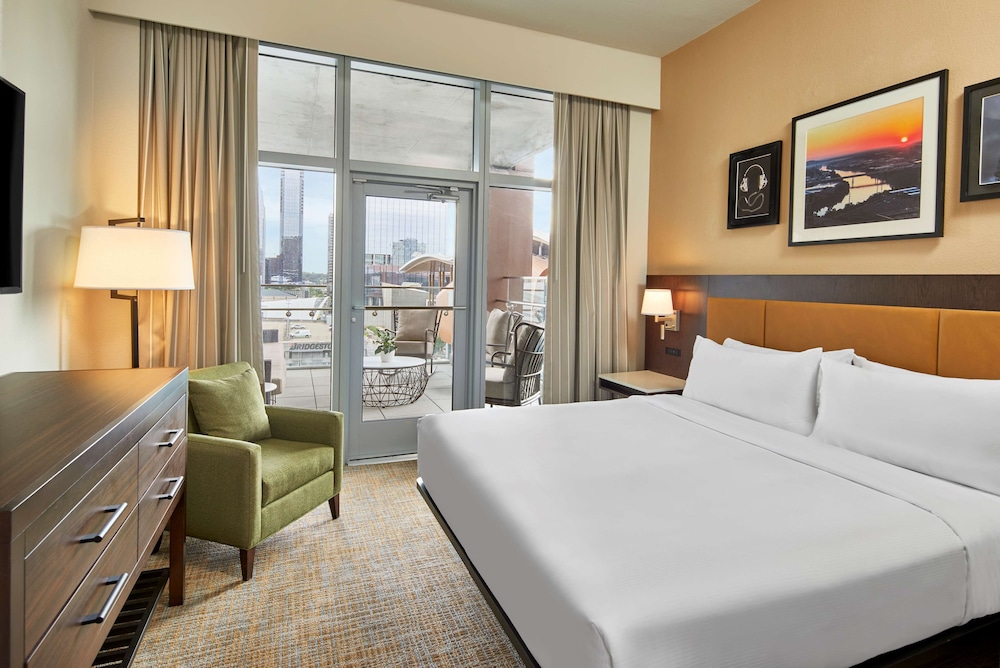 Suite, 1 King Bed, Balcony - Photo 2