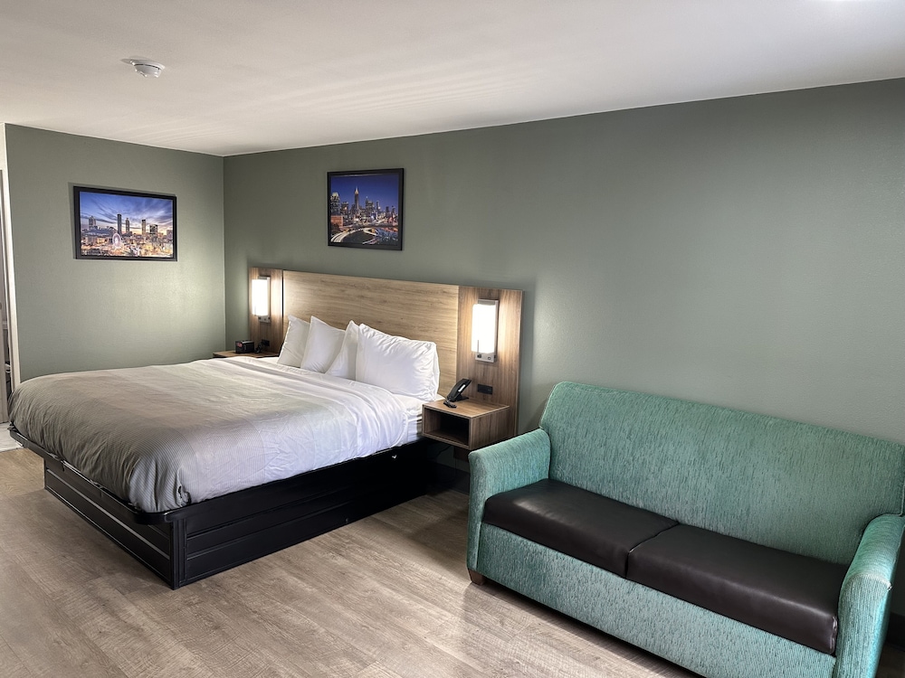 Standard Room, 1 King Bed with Sofa bed, Smoking photo 3
