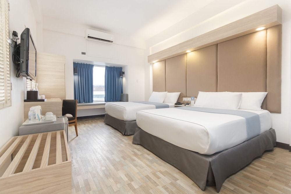 Standard Room, 2 Queen Beds, Non Smoking - Photo 4