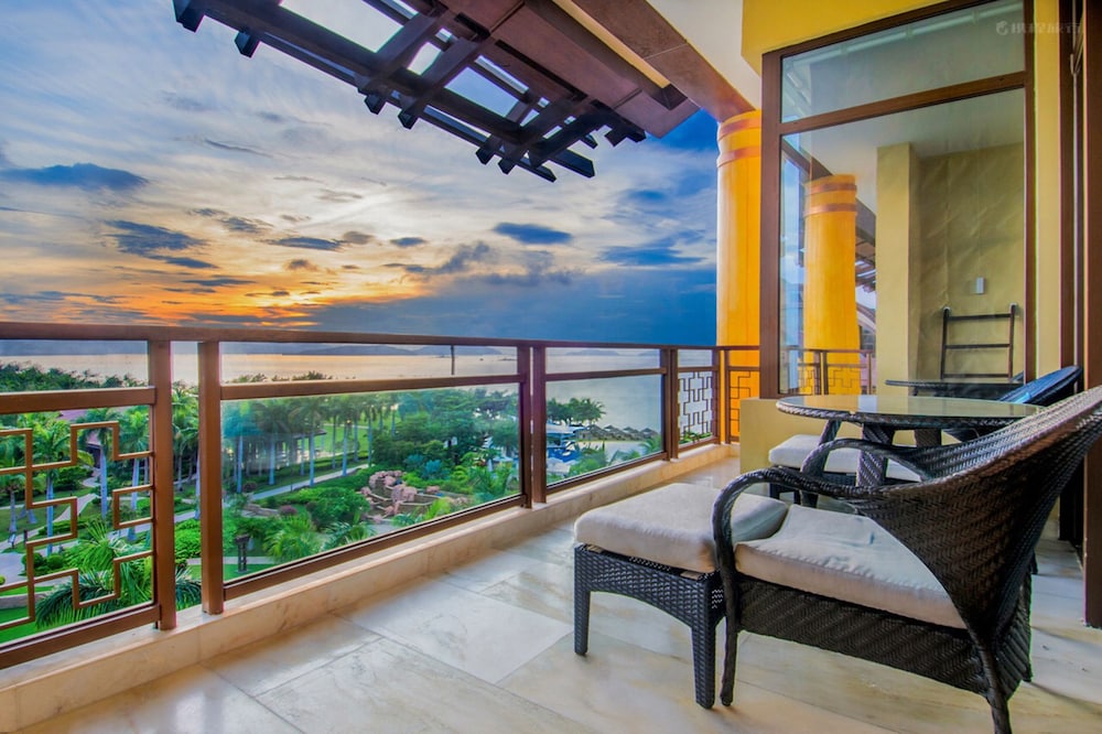 Premium Room, 1 King Bed, Ocean View, Oceanfront - Photo 6