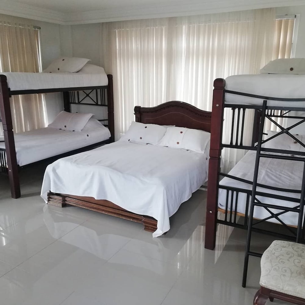 Family Room, Multiple Beds
