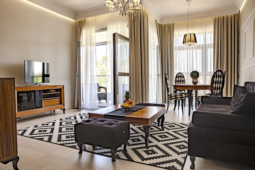 Deluxe Apartment, Partial Sea View (III)