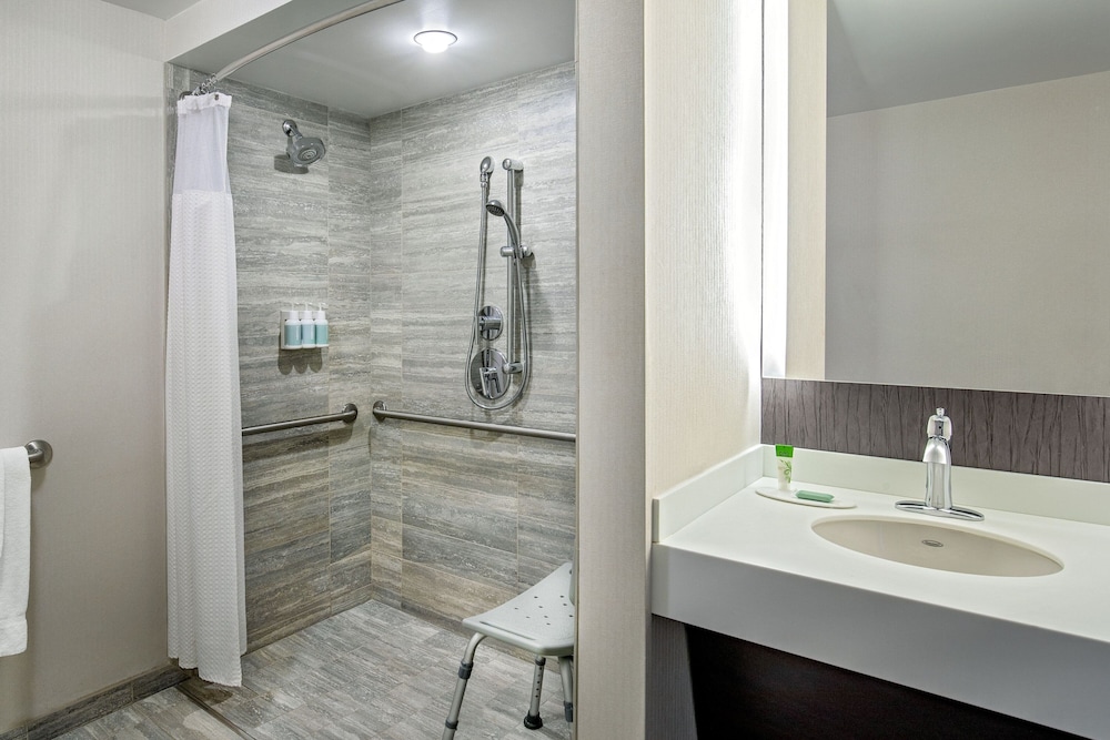 Suite, 1 Bedroom (High Floor) - Photo 9