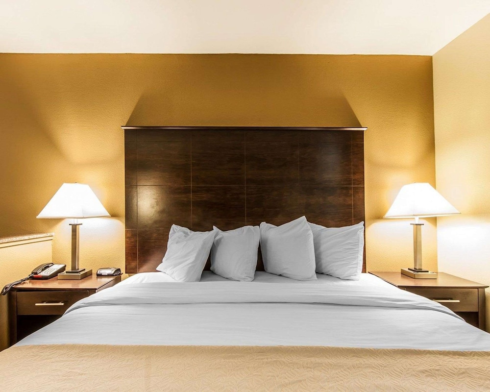 Room, 1 King Bed, Non Smoking - Photo 2