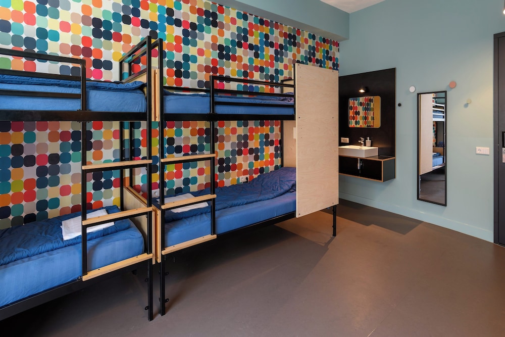 Standard Room, Private Bathroom (Bunk Beds, 6 Persons) photo 3