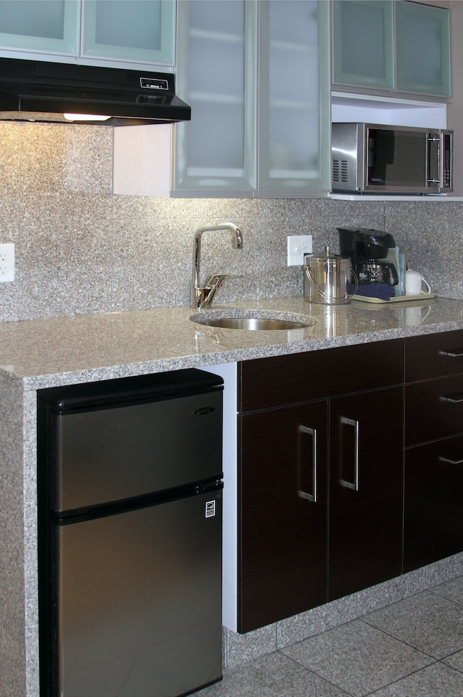 Suite, 1 King Bed with Sofa bed, Kitchenette - Photo 1