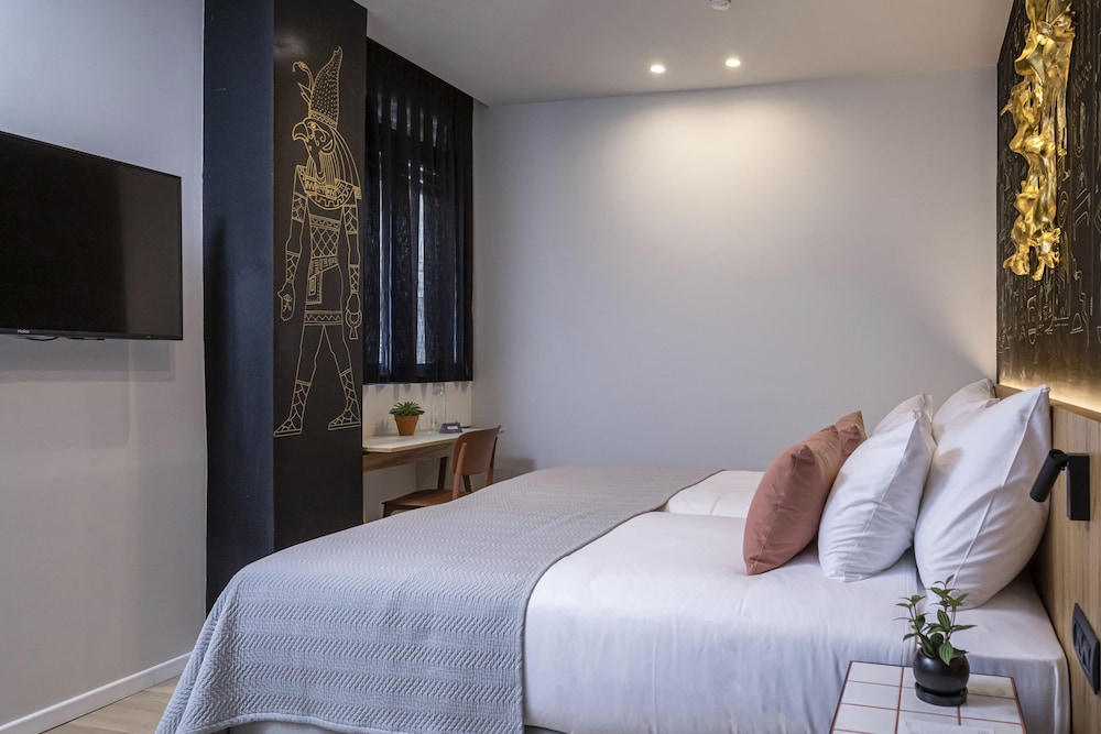Premium Double or Twin Room - Photo 9