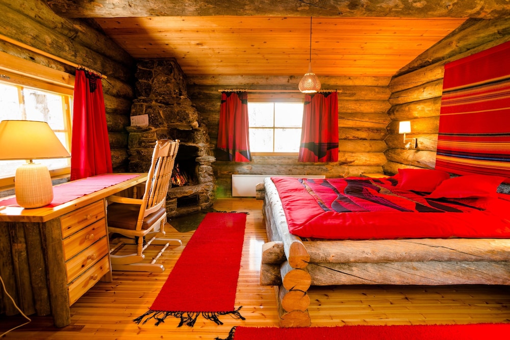 Small Chalet (East Village) - Photo 1