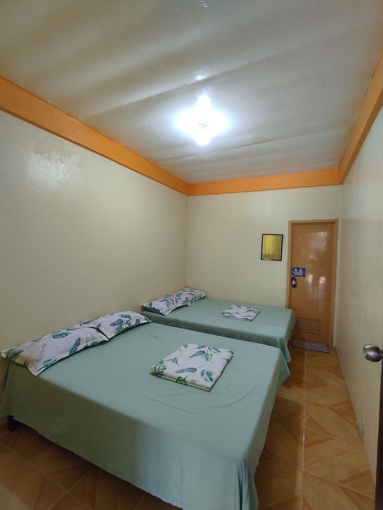 Basic Room, Multiple Beds photo 2