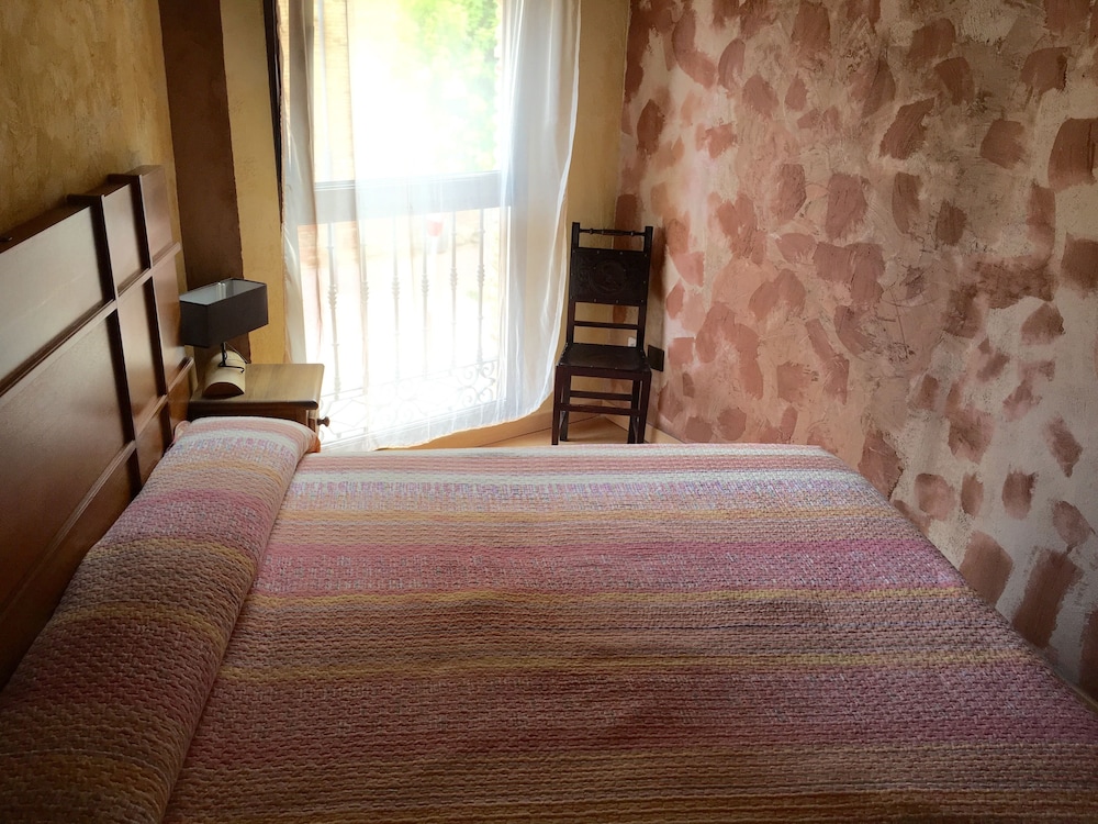 Economy Double Room, 1 Queen Bed