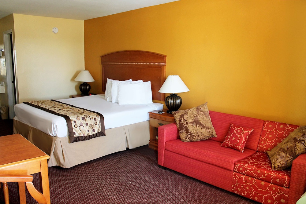 Room, 1 King Bed, Non Smoking - Photo 9