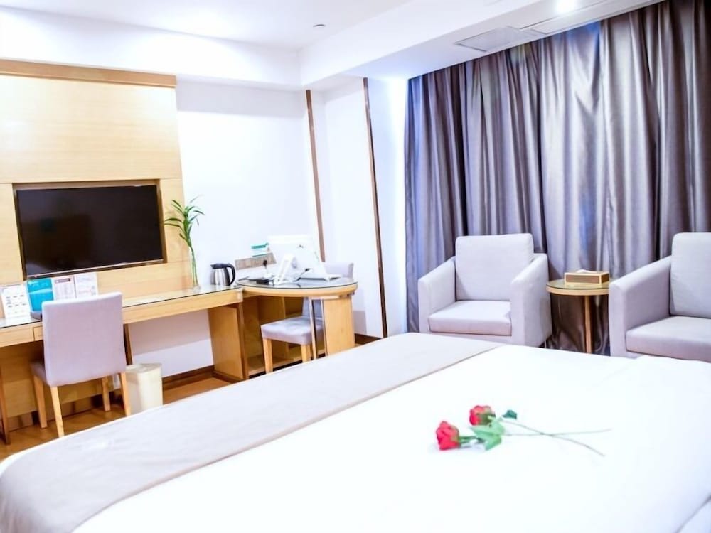 Deluxe King Room photo 1